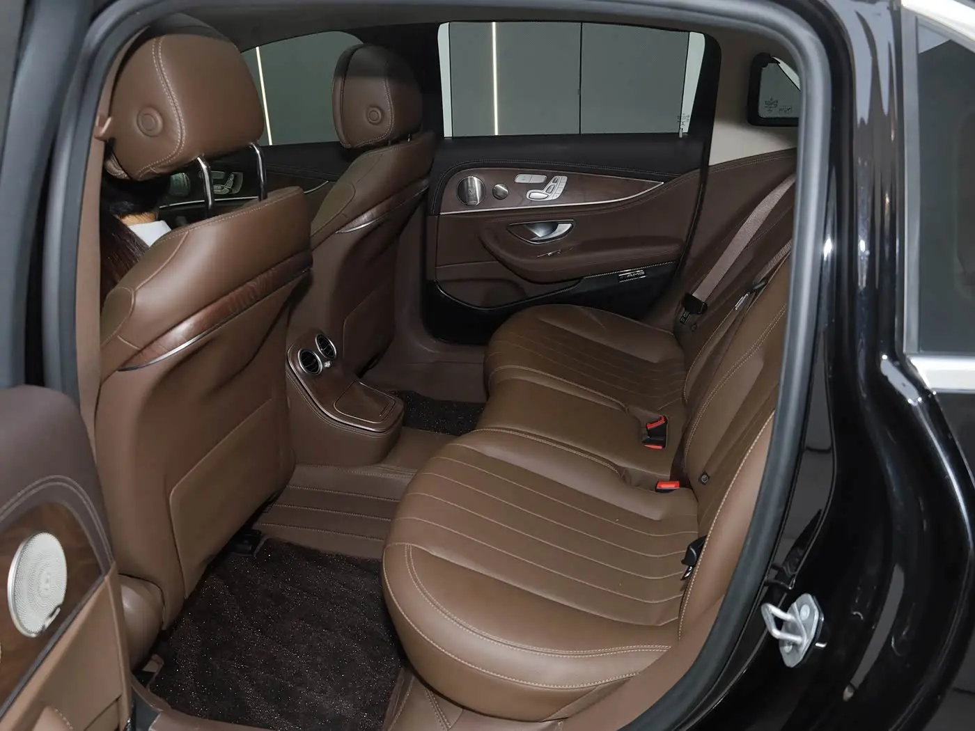 Mercedes-Benz E-Class 2021 — Фото 18/20