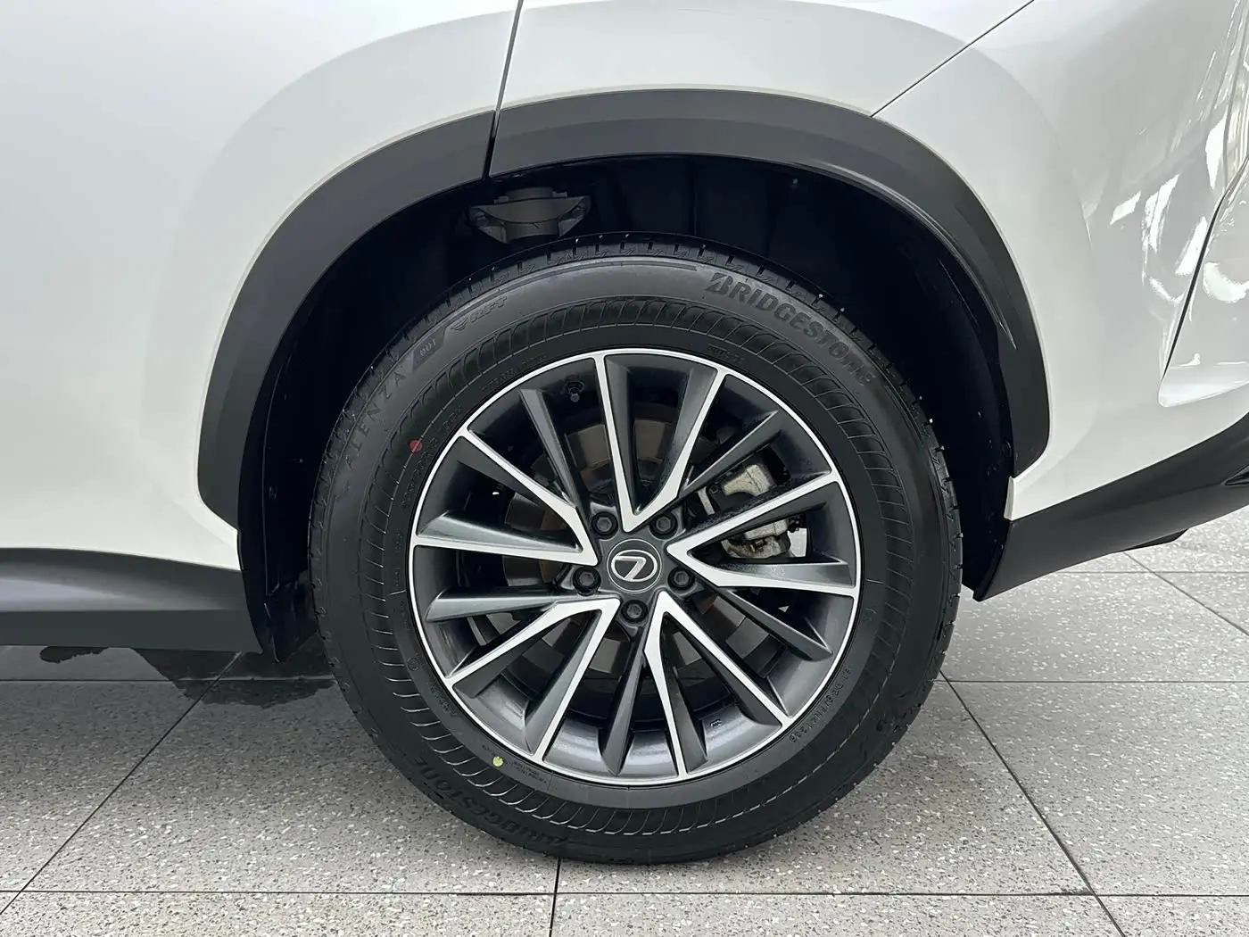 Lexus NX 2023 — Фото 16/19
