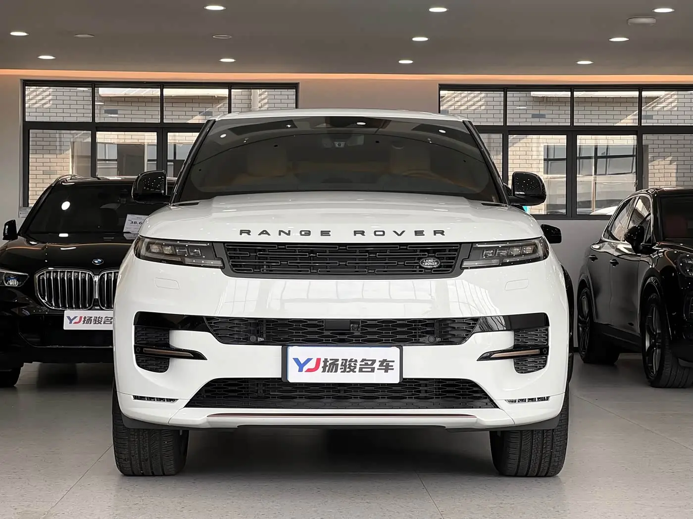 Land Rover Range Rover Sport 2026 — Фото 2/13