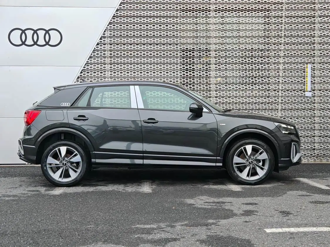 Audi Q2L 2025 — Фото 3/16