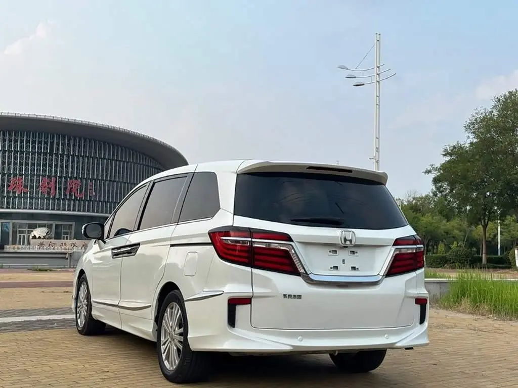 Honda Elysion 2019 — Photo 6/9