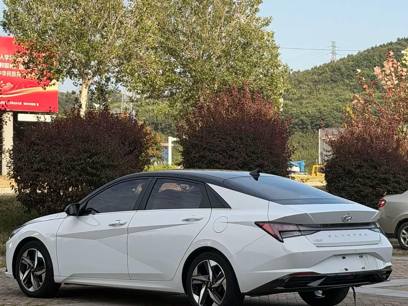 Hyundai Elantra 2023 — Photo 5/10