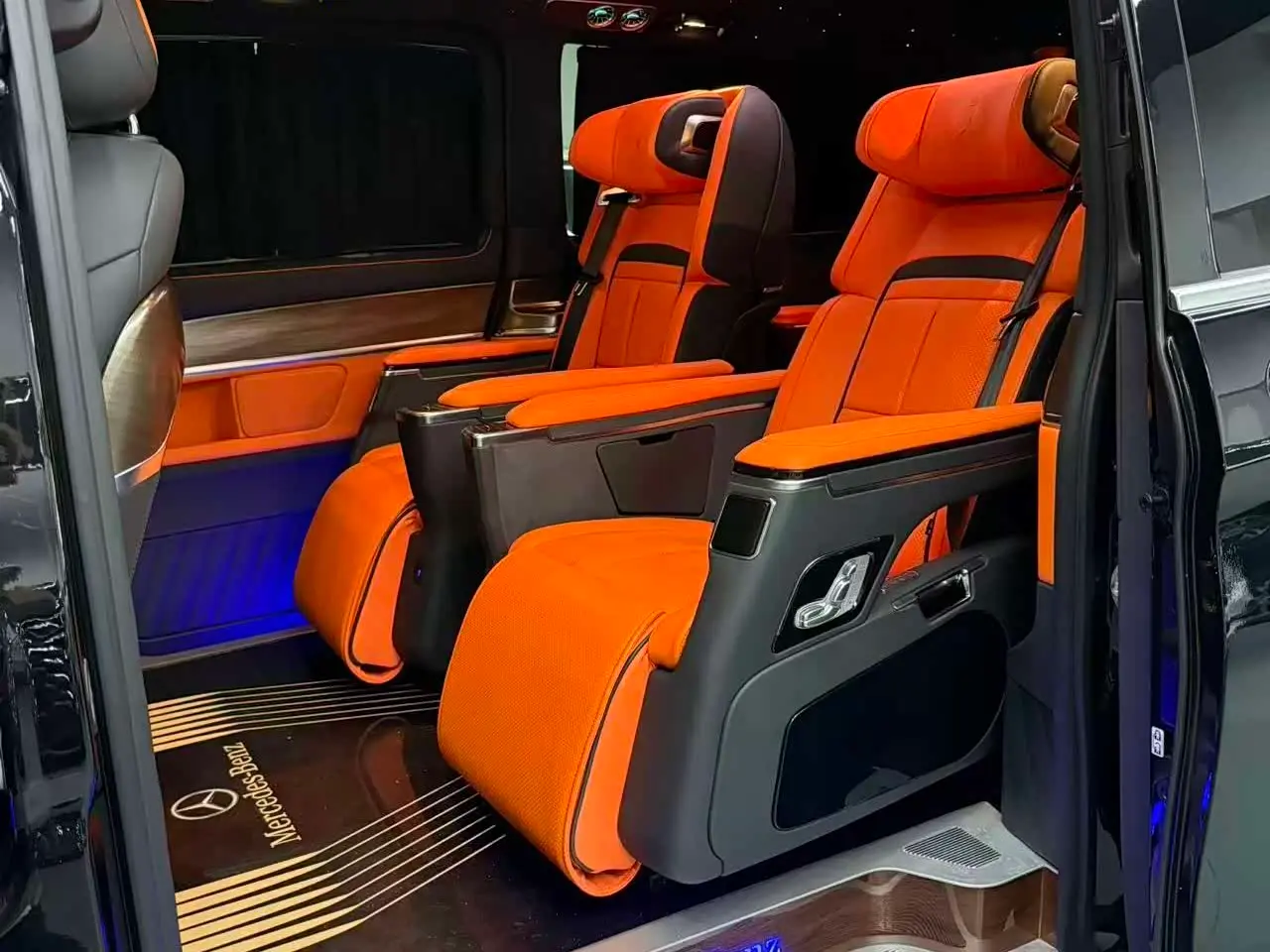Mercedes-Benz V-Class 2022 — ფოტო 6/17