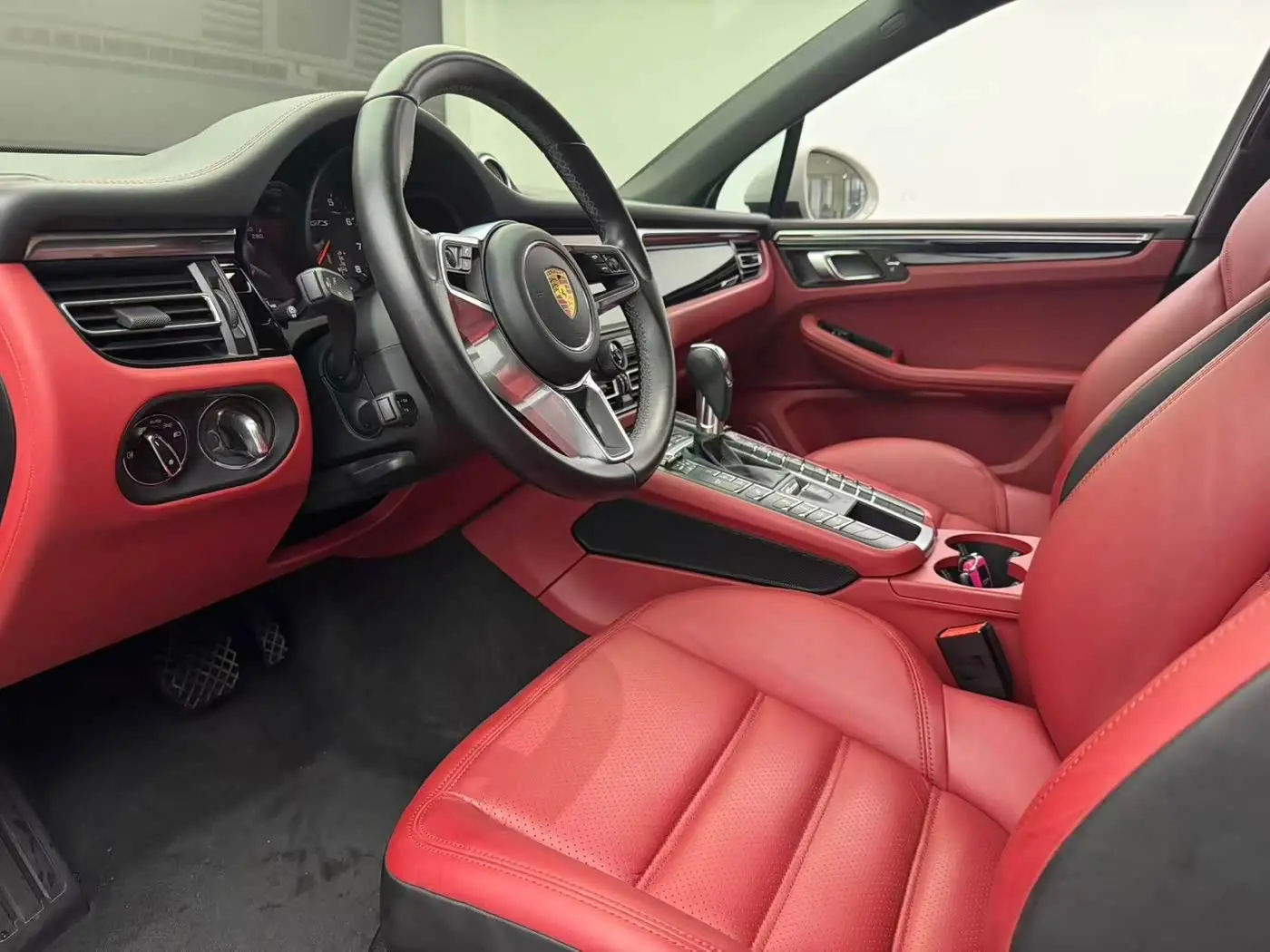 Porsche Macan 2022 — Photo 8/10