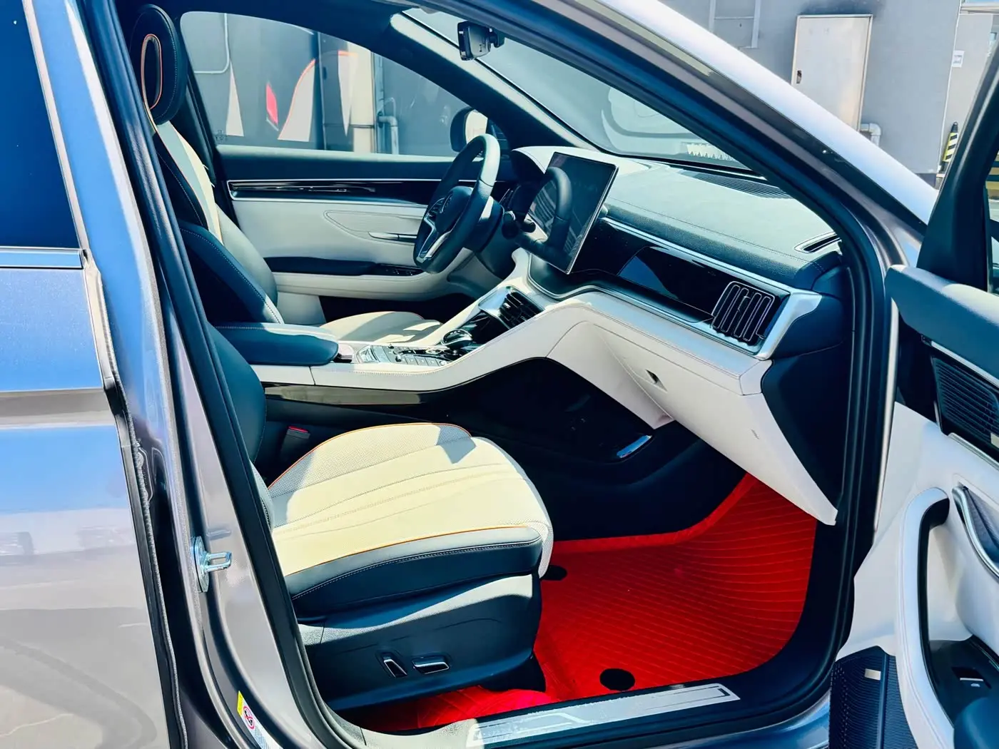 BYD Song PLUS PHEV 2023 — Photo 14/18