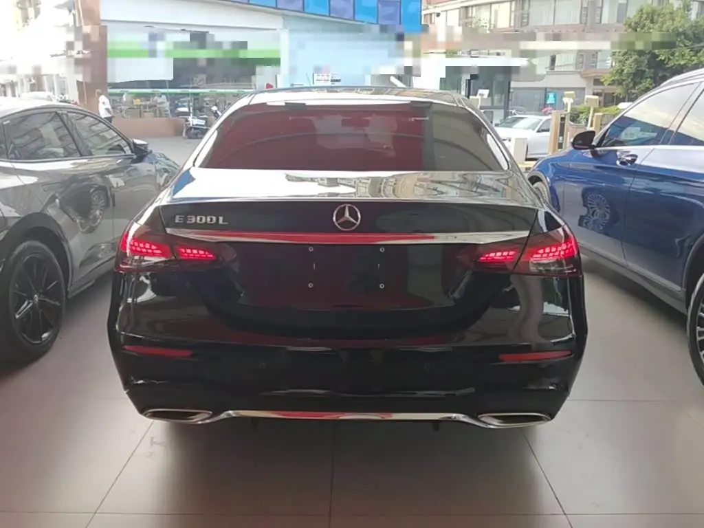 Mercedes-Benz E-Class 2023 — Photo 6/20