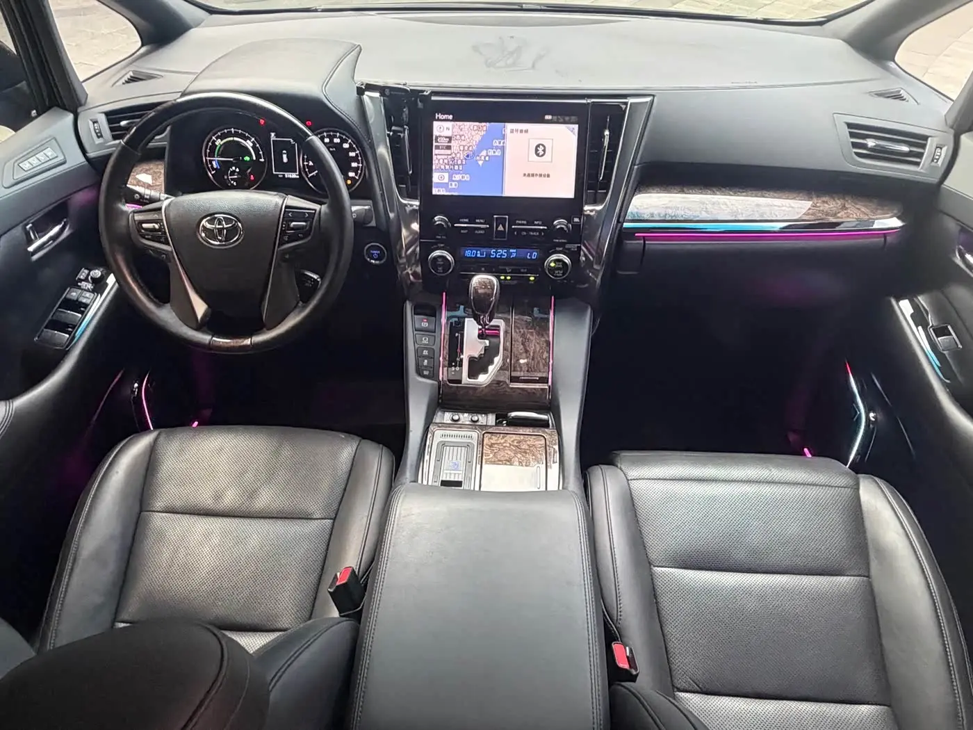 Toyota Alphard 2021 — ფოტო 10/11