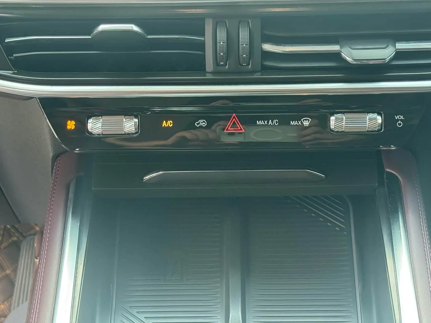 Ford Explorer 2024 — Photo 15/20