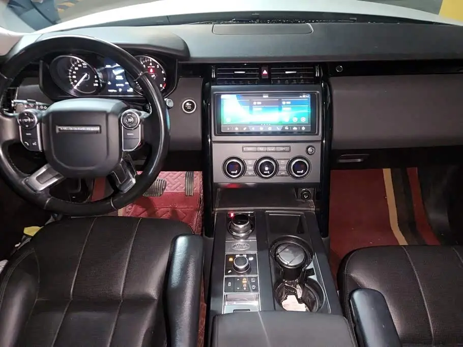 Land Rover Discovery 2018 — Photo 12/16