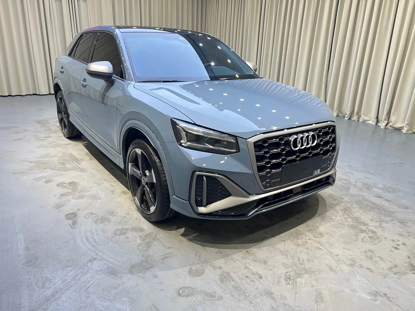 Audi Q2L 2022 — Фото 3/16
