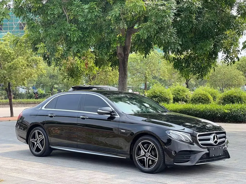 Mercedes-Benz E-Class 2020 — Photo 3/9