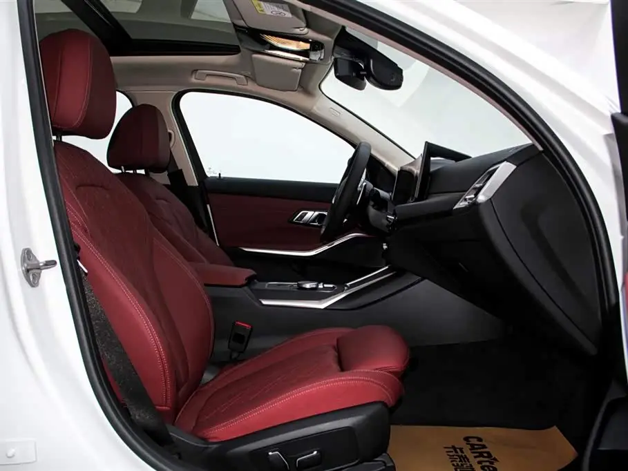 BMW 3 Series 2025 — Photo 19/20