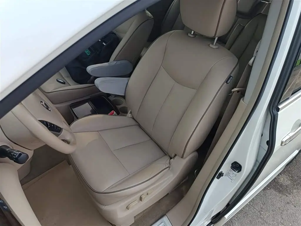 Nissan Quest 2016 — Фото 15/20