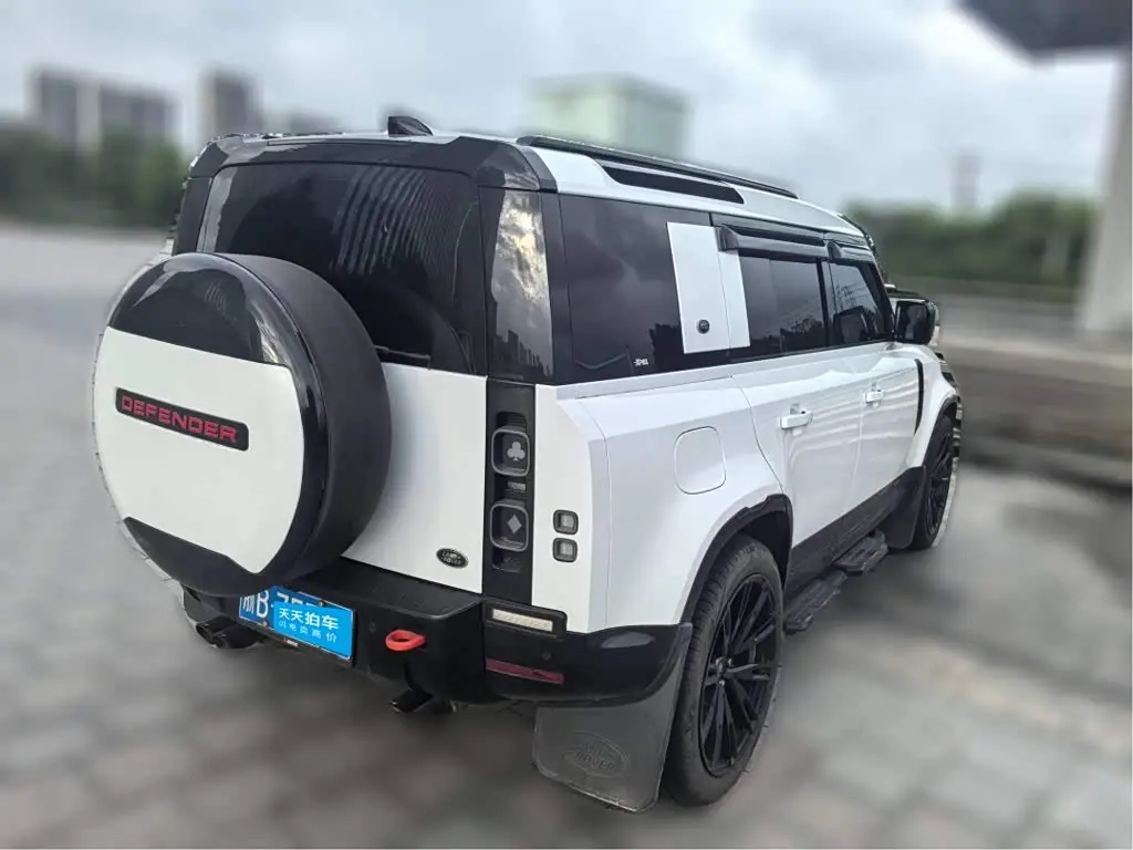 Land Rover Defender 2022 — Фото 2/7