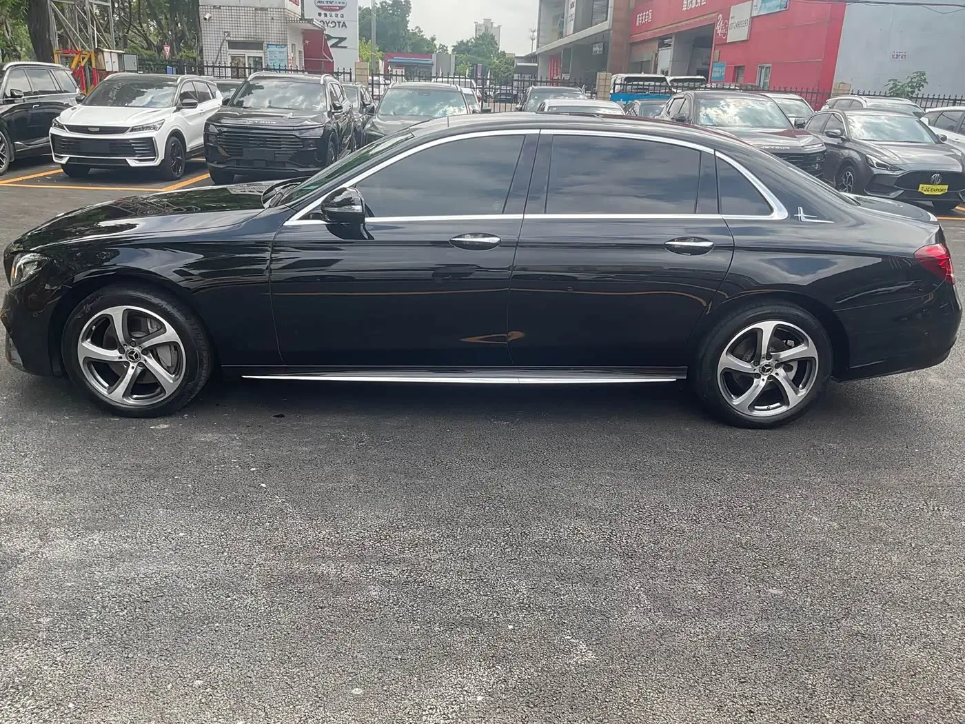 Mercedes-Benz E-Class 2019 — Photo 8/19