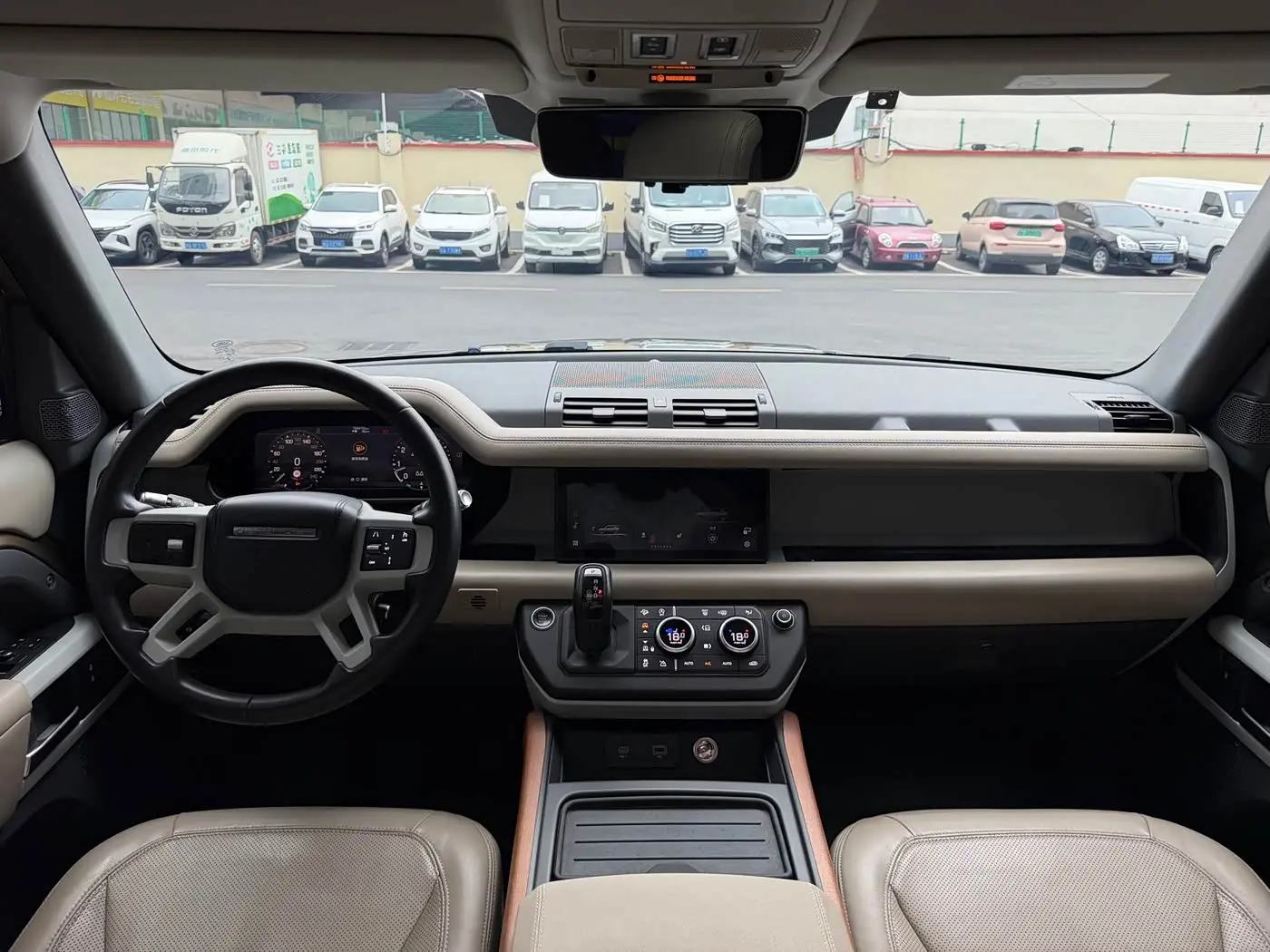 Land Rover Defender 2022 — Photo 8/14