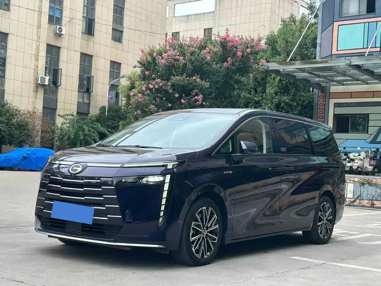 GAC Trumpchi Trumpchi E8 NEV 2023 — Photo 1/18