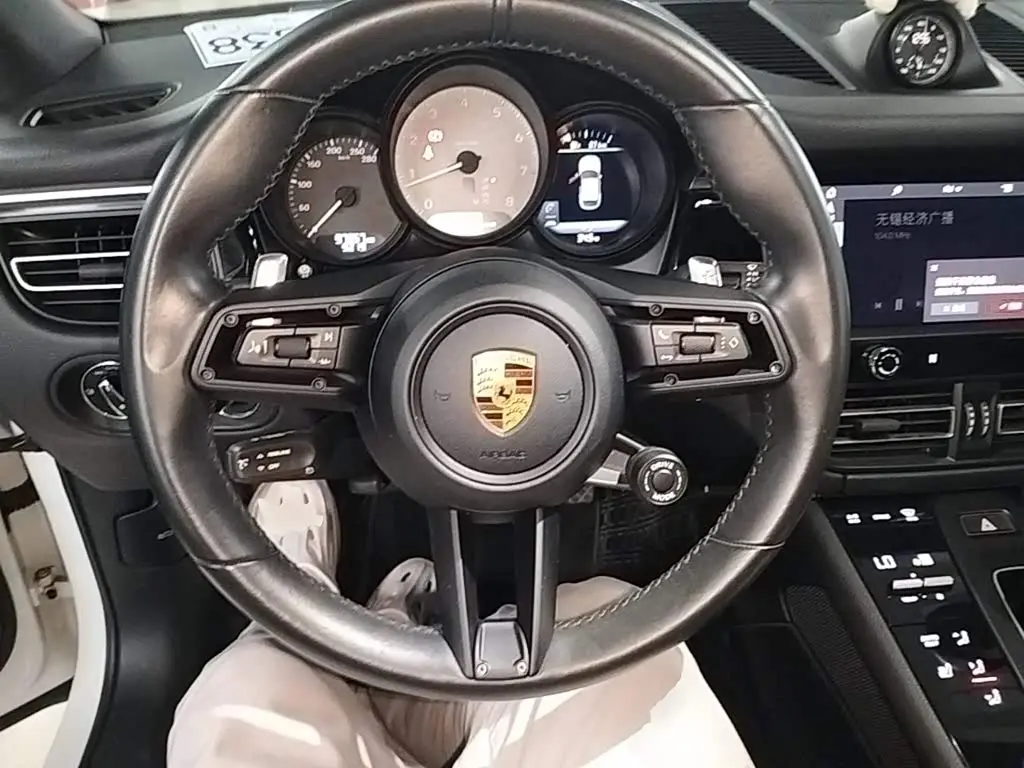 Porsche Macan 2022 — Фото 11/20