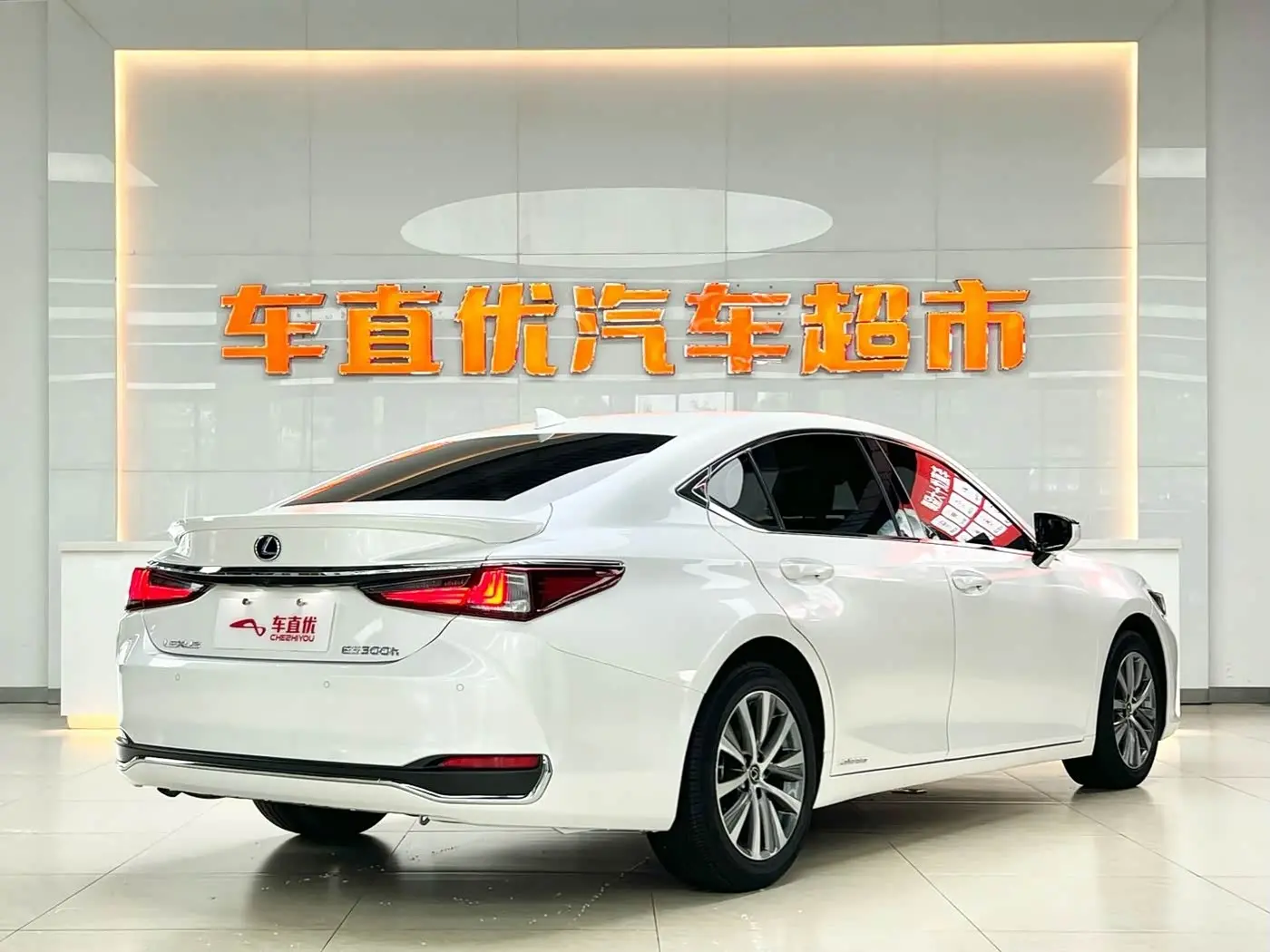 Lexus ES 2020 — Фото 5/20