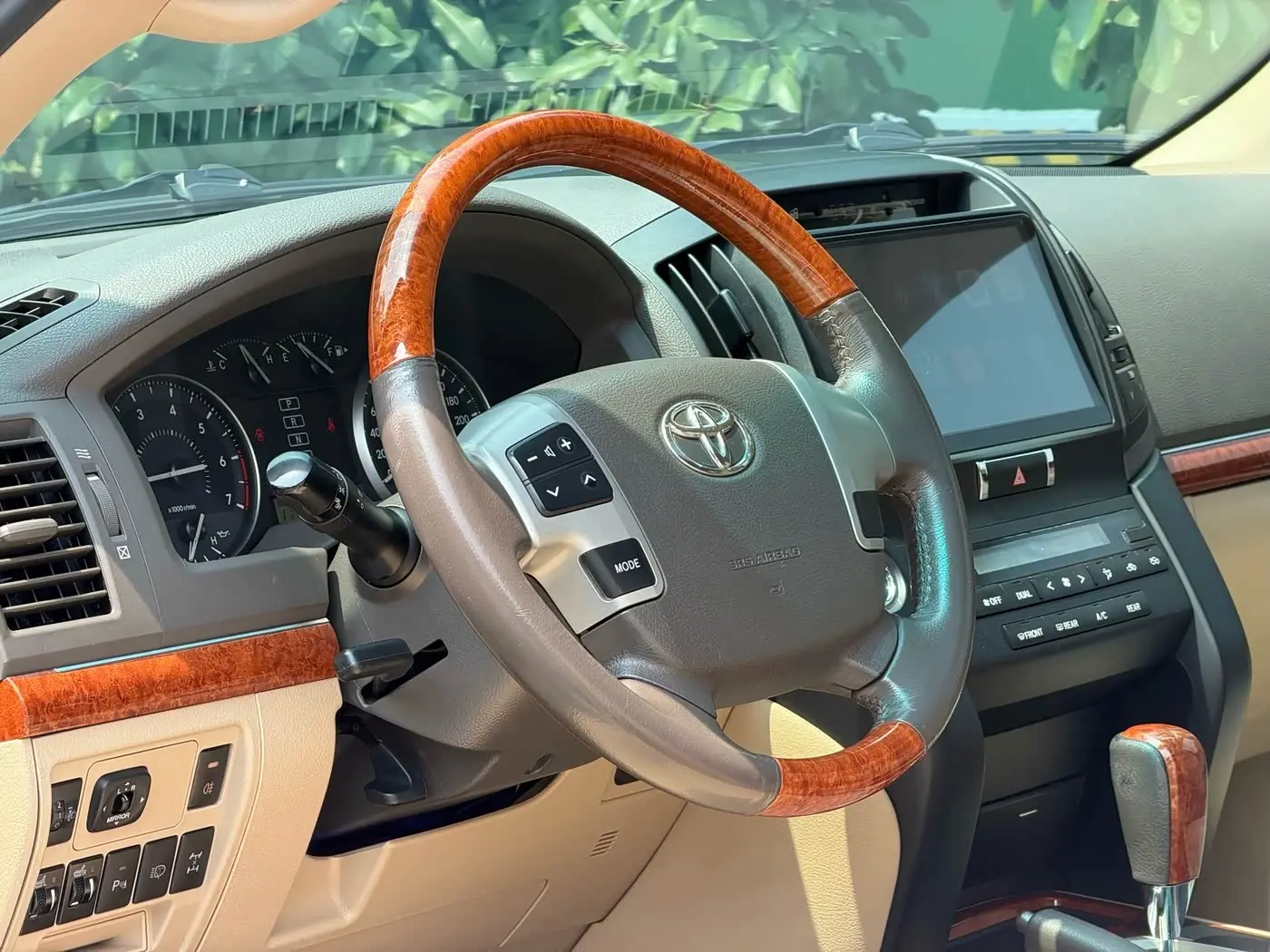 Toyota Land Cruiser 2015 — Photo 5/10
