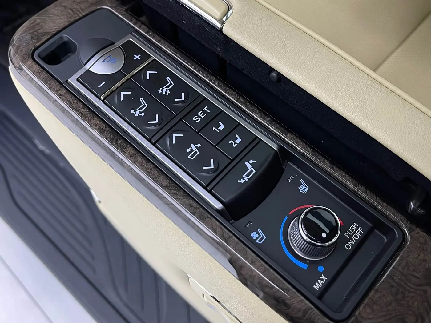 Toyota Vellfire 2021 — Photo 12/13