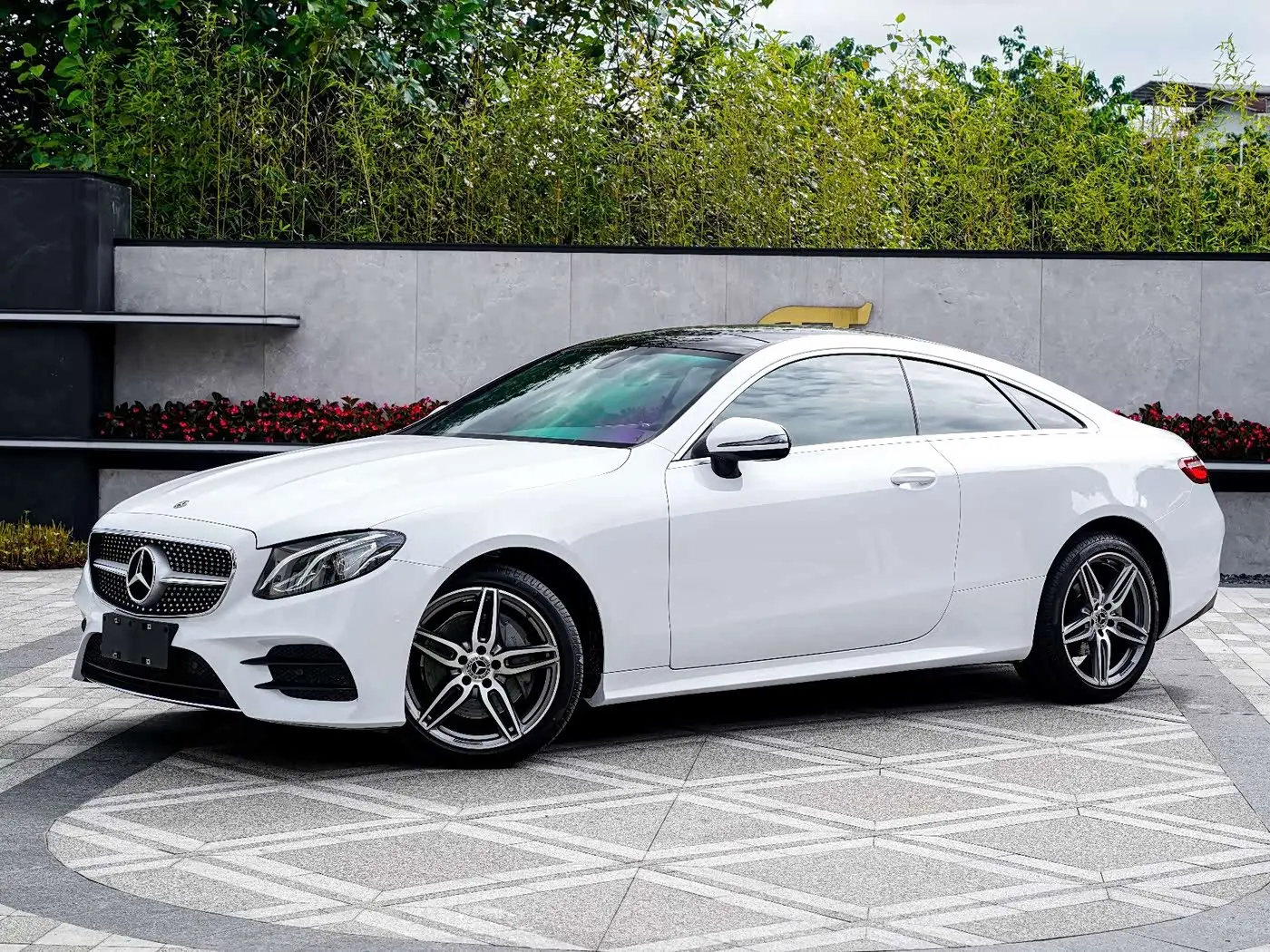 Mercedes-Benz E-Class 2019 — Photo 10/19