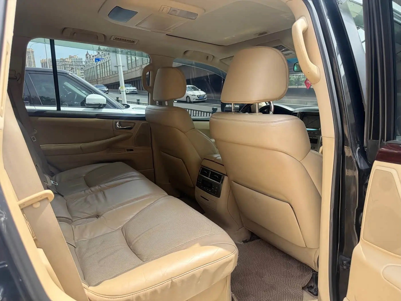 Lexus LX 2009 — Photo 12/17