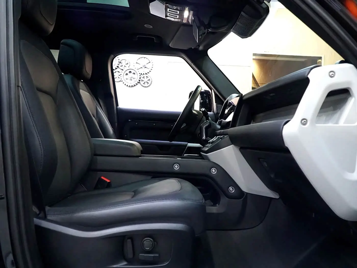 Land Rover Defender 2023 — Photo 9/20