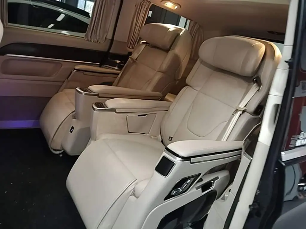 Mercedes-Benz V-Class 2022 — Фото 17/20