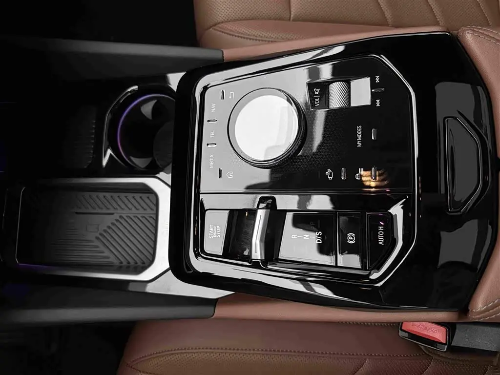 BMW 5 Series 2024 — Photo 13/20