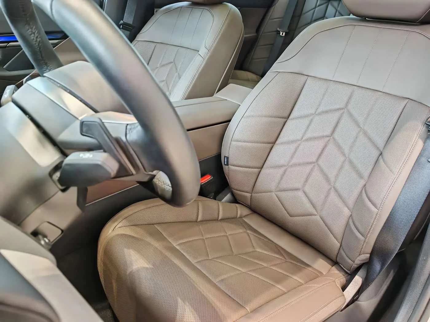 BMW 5 Series 2025 — Photo 15/20