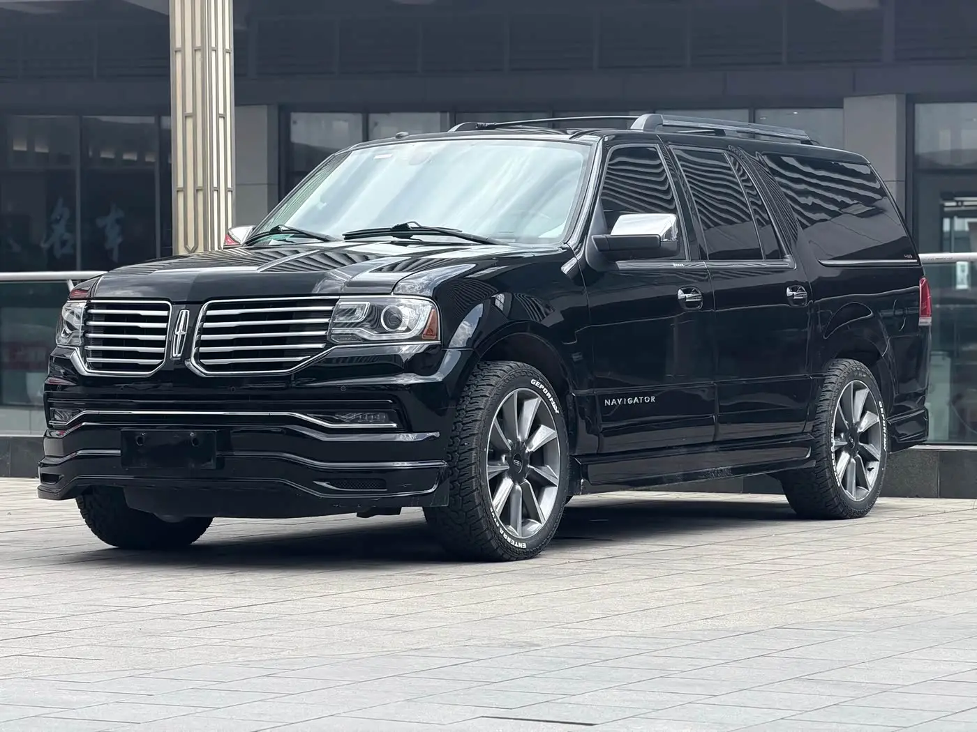 Lincoln Navigator 2017 — ფოტო 1/16