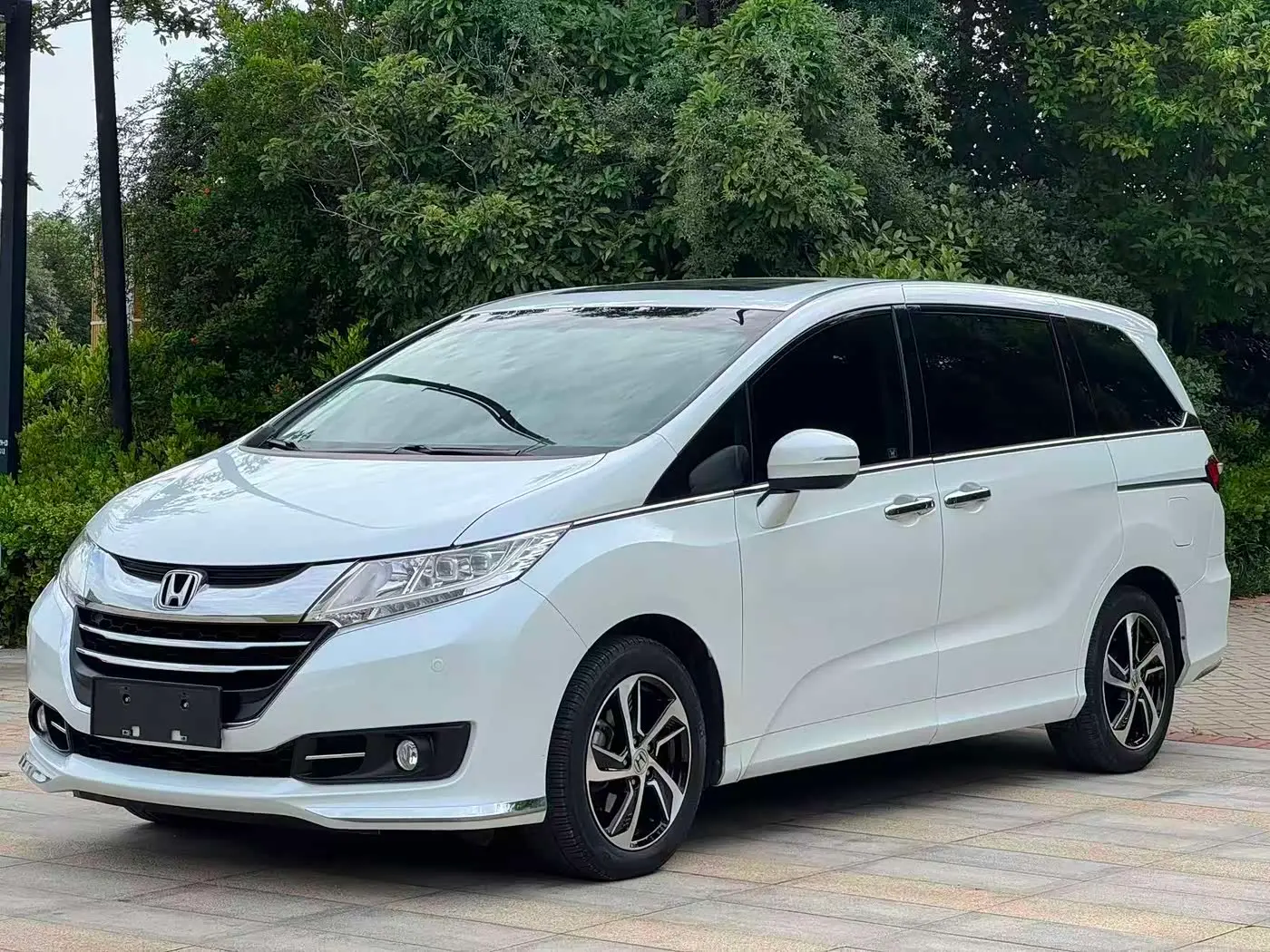 Honda Odyssey 2015 — Фото 1/9