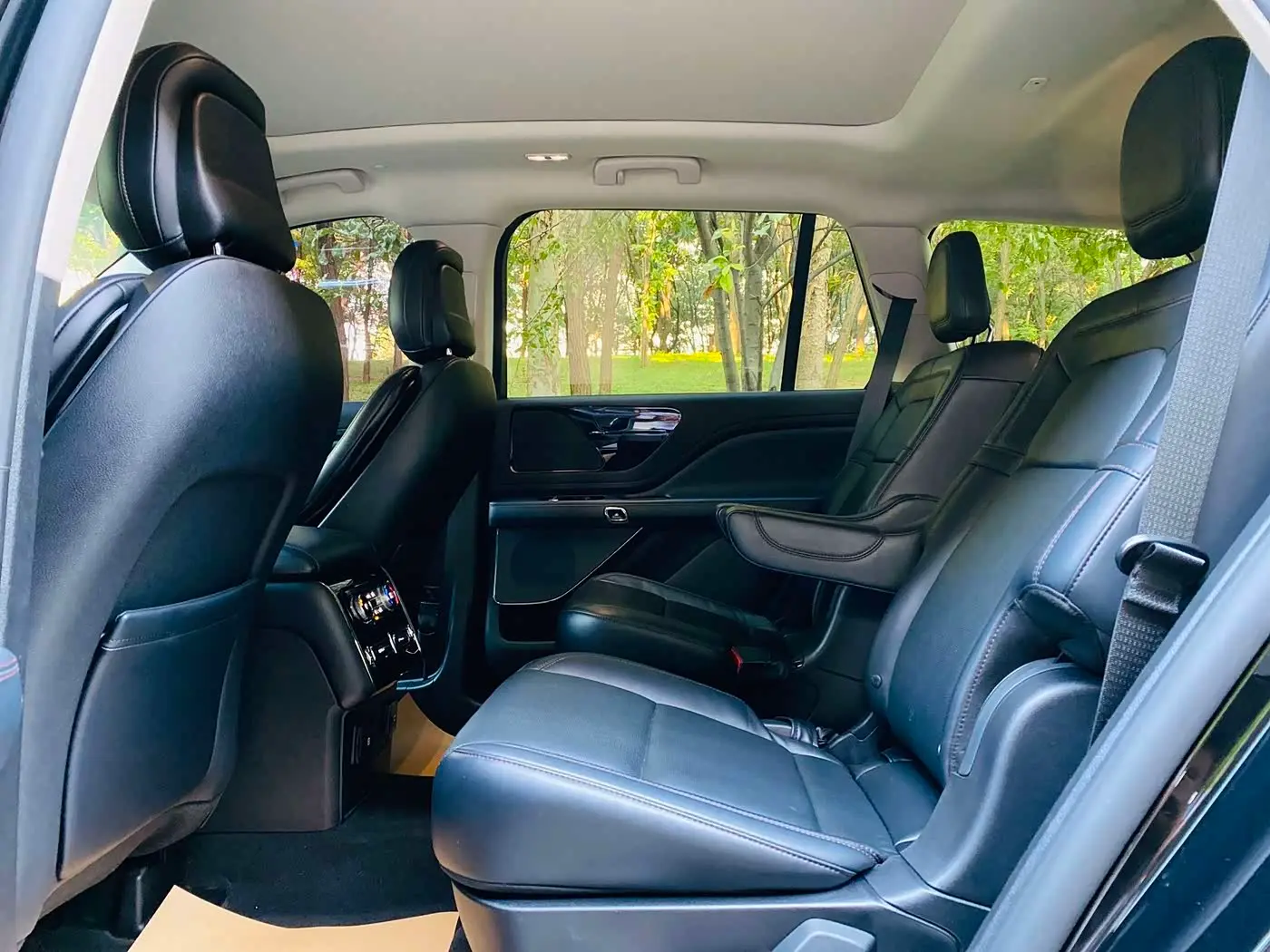 Lincoln Aviator 2021 — Photo 14/18
