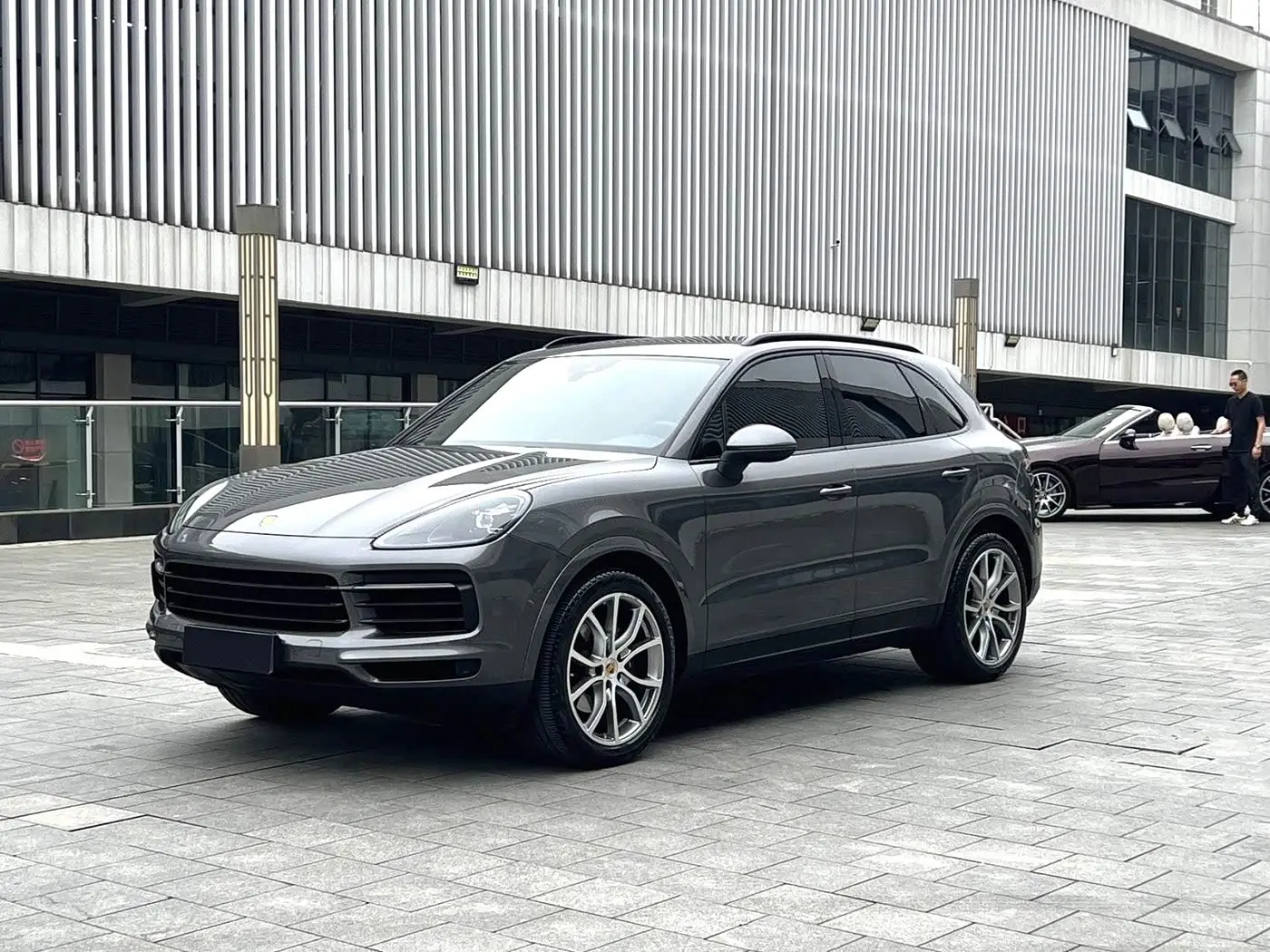 Porsche Cayenne 2021 — Фото 1/13