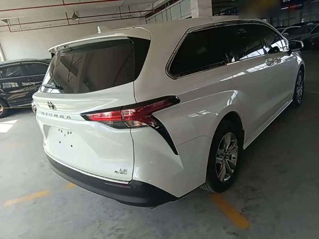 Toyota Sienna 2025 — Photo 7/20