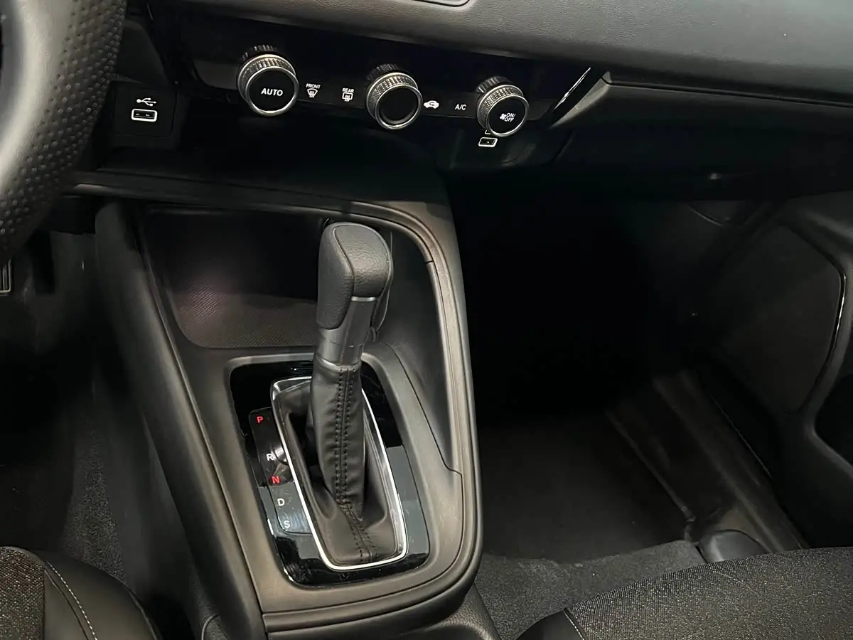 Honda Vezel 2023 — Фото 15/19