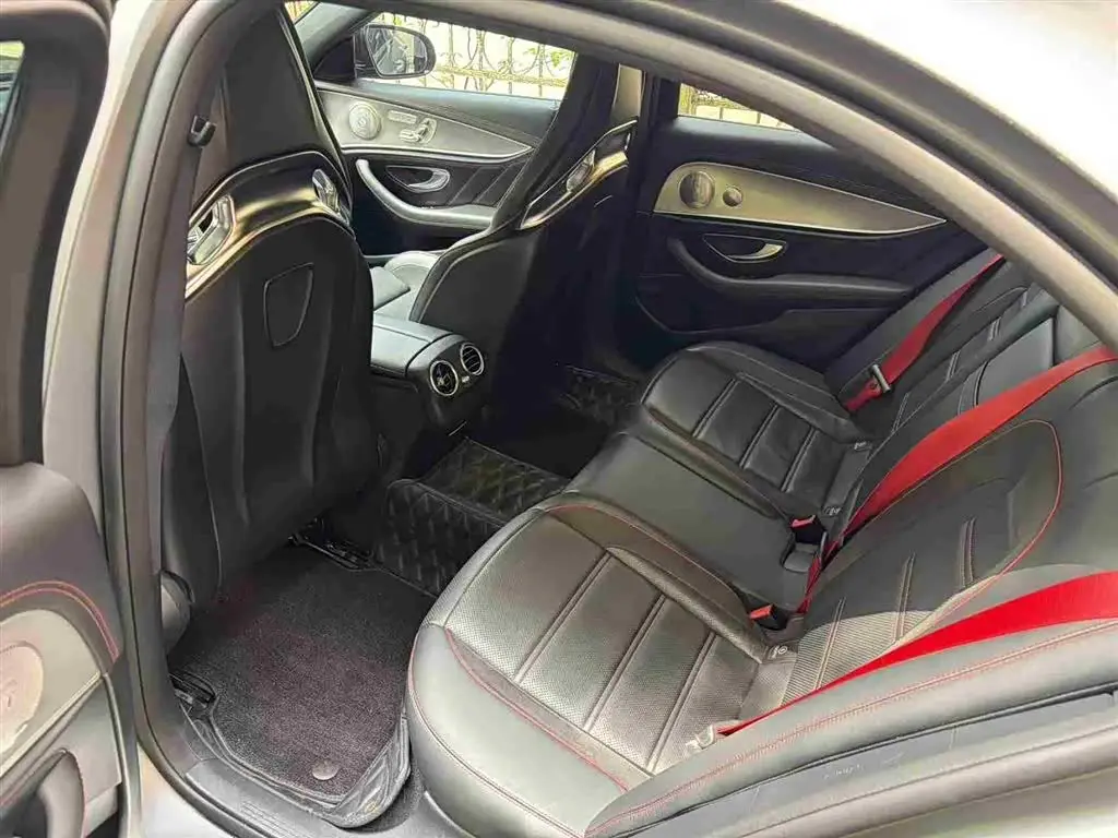 Mercedes-Benz E-Class AMG 2019 — Photo 13/20
