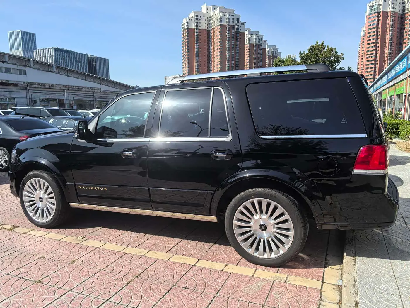 Lincoln Navigator 2017 — Photo 15/20