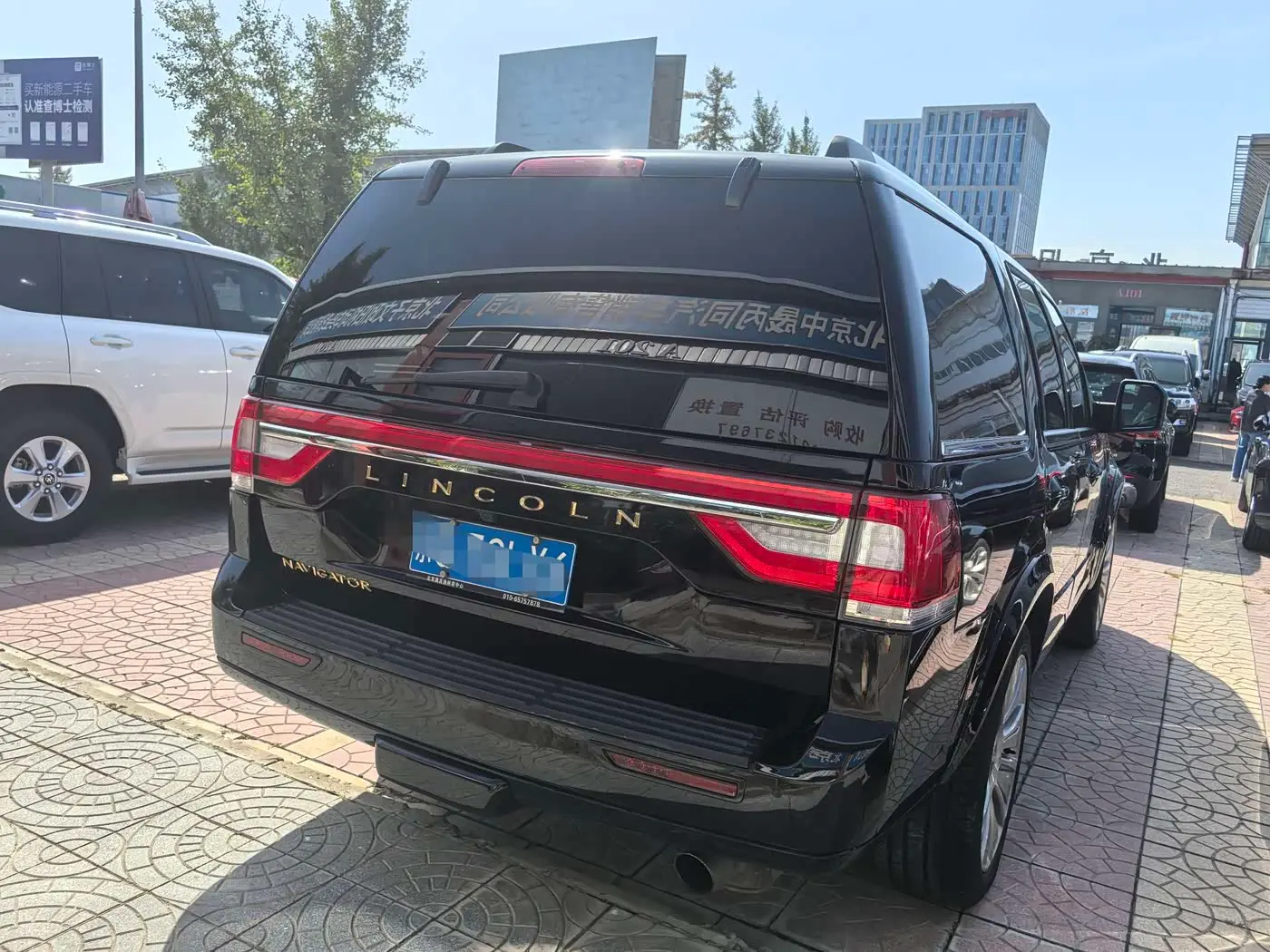 Lincoln Navigator 2017 — Photo 17/20