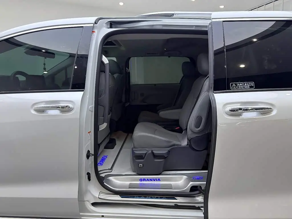 Toyota Granvia 2024 — Photo 7/17
