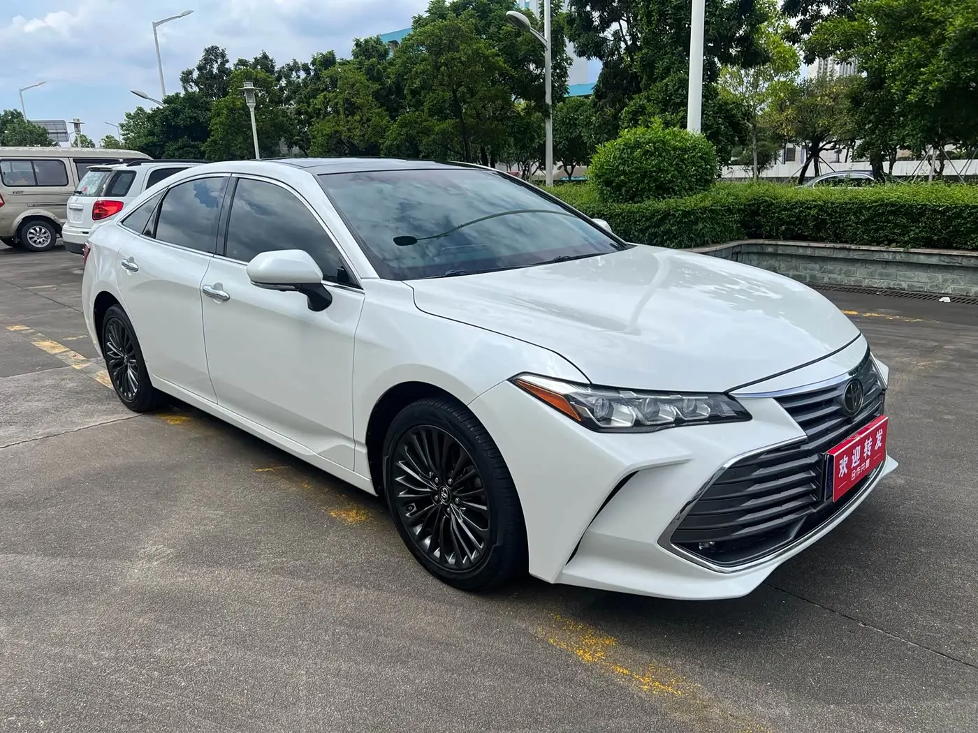 Toyota Avalon 2020 — Photo 3/9