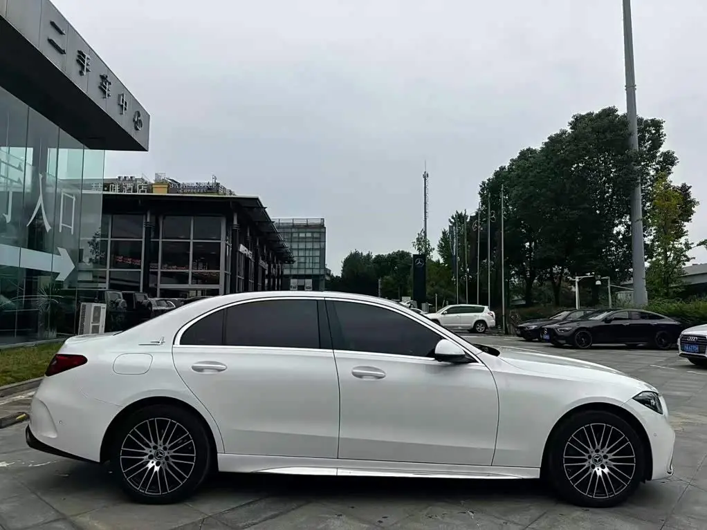 Mercedes-Benz C-Class 2025 — Photo 5/19