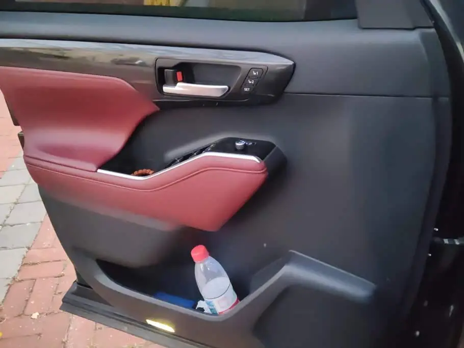 Toyota Crown Kluger 2021 — Photo 7/16