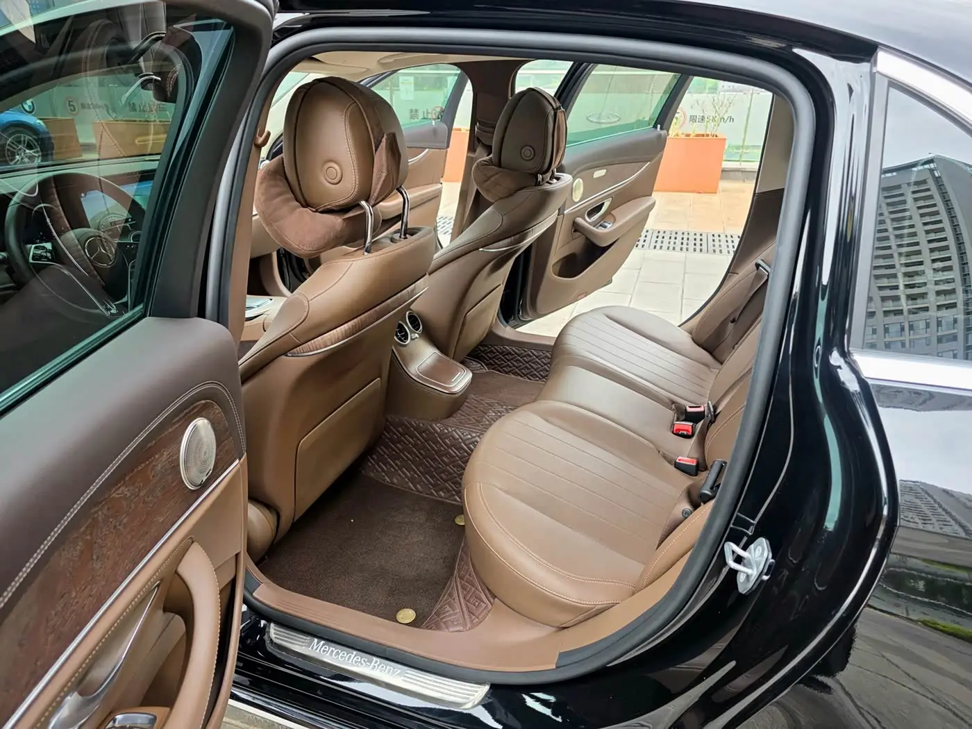 Mercedes-Benz E-Class 2023 — Фото 16/19