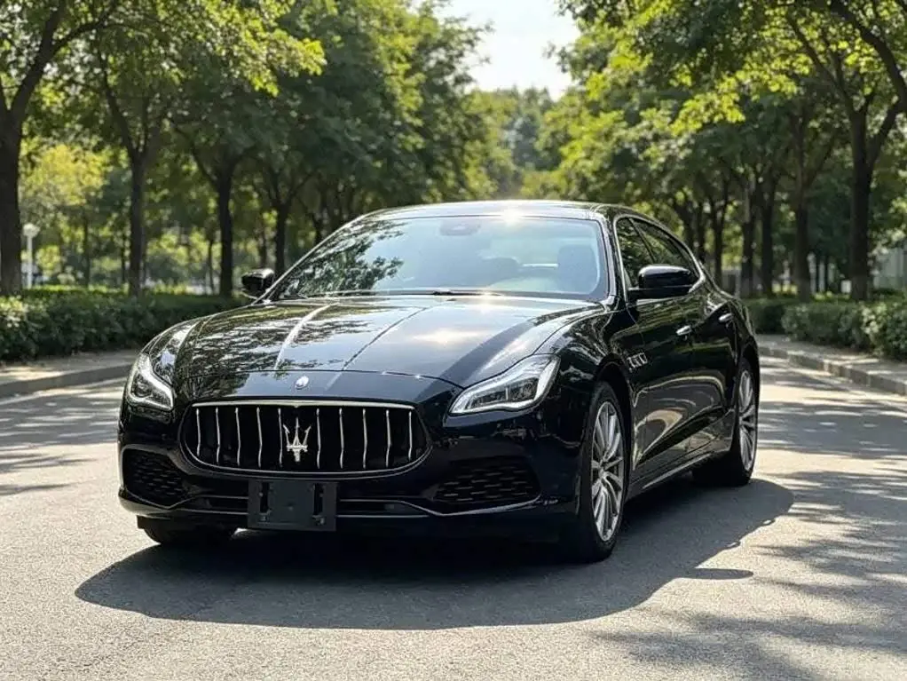 Maserati Quattroporte 2018 — Фото 1/9