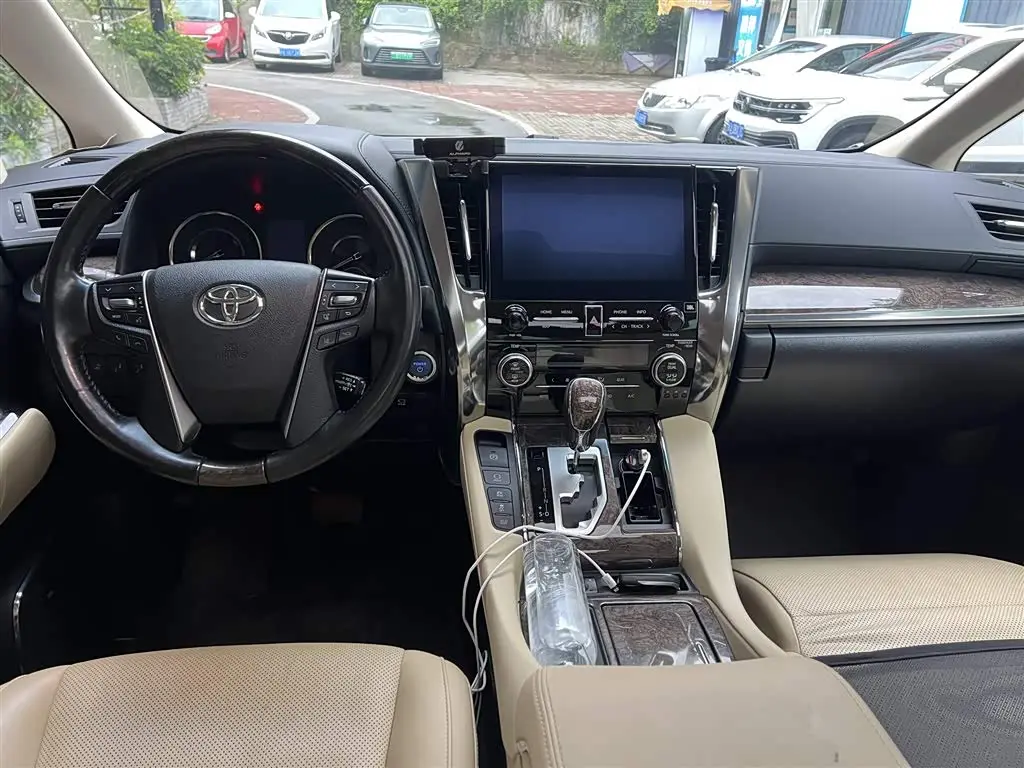 Toyota Alphard 2020 — Photo 15/20