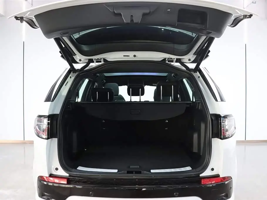 Land Rover Discovery Sport 2023 — Фото 8/20