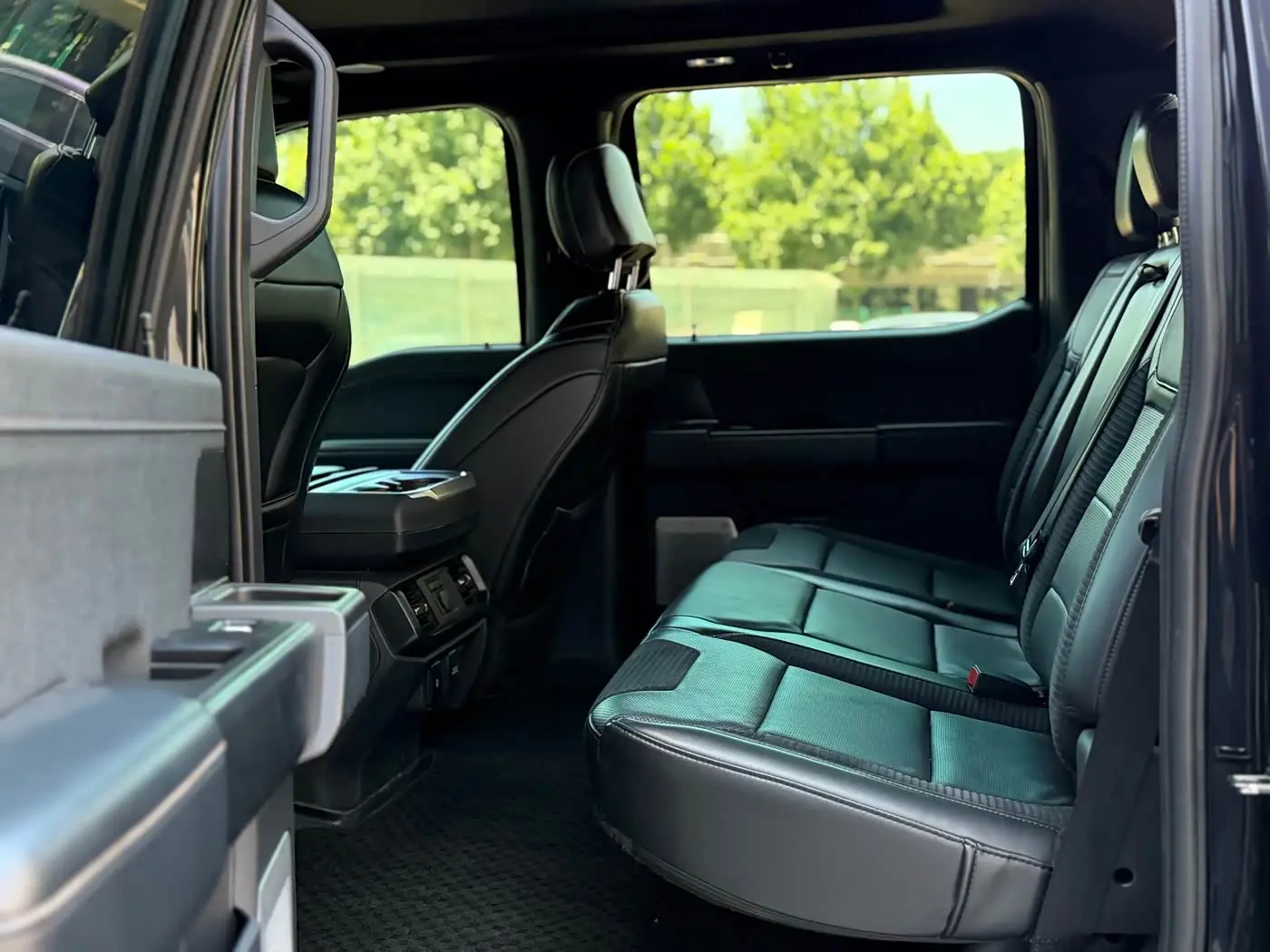 Ford F-150 Raptor 2024 — Photo 9/17