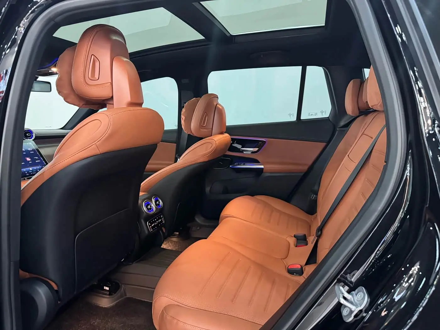Mercedes-Benz GLC 2024 — Photo 7/20